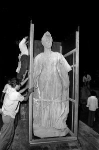 Voorbereiding onafhankelijkheid in Suriname beeld van Koningin Wilhelmina verwi, Bestanddeelnr 928-2857