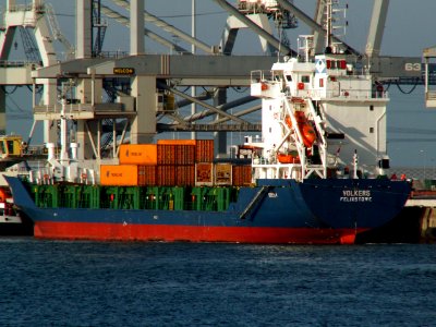 Volkers IMO 9141637 loading and unloading in the Amazone harbour Port of Rotterdam 23-Jan-2006