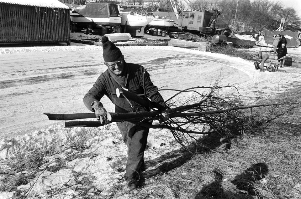 Voorbereiding 14e Elfstedentocht bomen moesten het ontgelden om de weg vrij te , Bestanddeelnr 933-5776