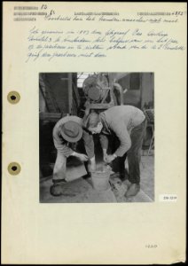 Voorbeeld van hoe men de handen niet moet wassen, Bestanddeelnr 256-3219