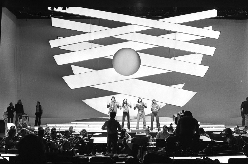 Voorbereiding Songfestival in Congresgebouw in Den Haag repetities Brotherhood , Bestanddeelnr 928-4929
