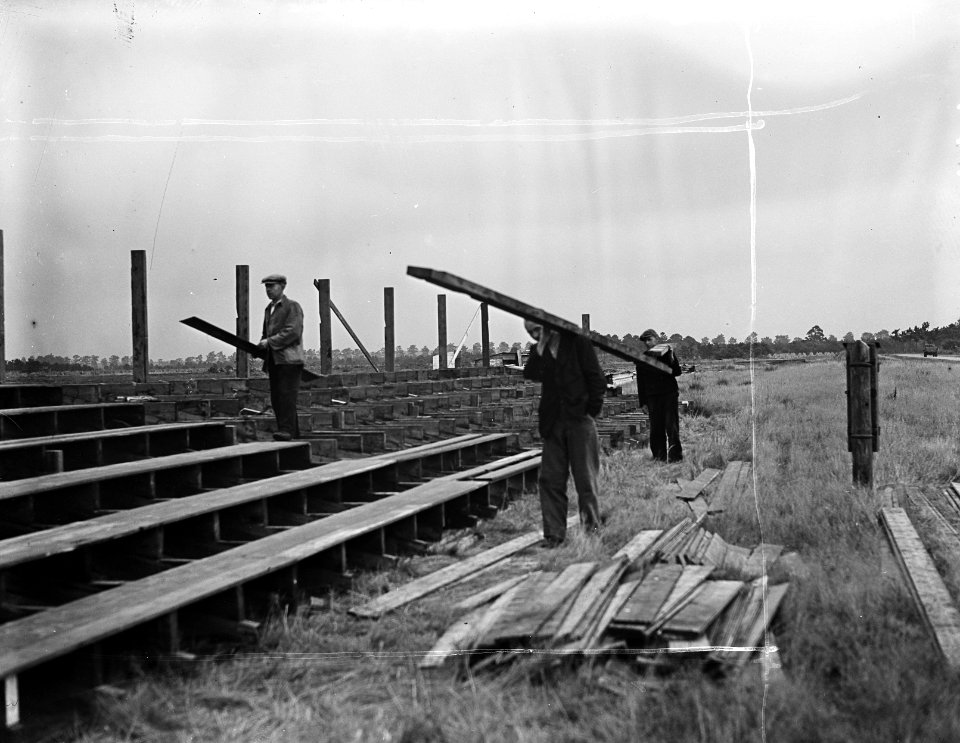 Voorbereiding TT Assen. Opbouw tribunes, Bestanddeelnr 901-8997