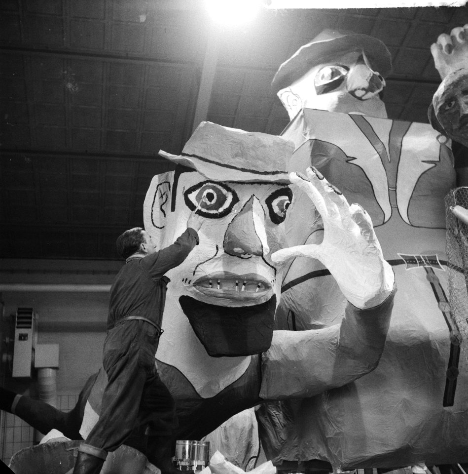 Voorbereiding voor de grote carnavalsoptocht in Den Bosch, Bestanddeelnr 912-0179
