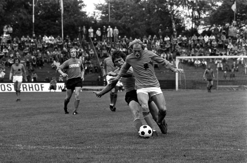 Voorbereiding voor WK voetbal 1974 Nederland tegen HSV Hamburg 2-1, Willy Broka, Bestanddeelnr 927-2104