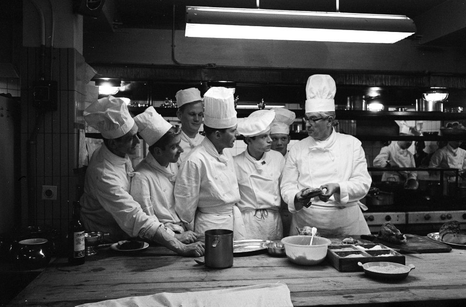 Voorbereiding van koks van het Amstel Hotel, Bestanddeelnr 913-8040
