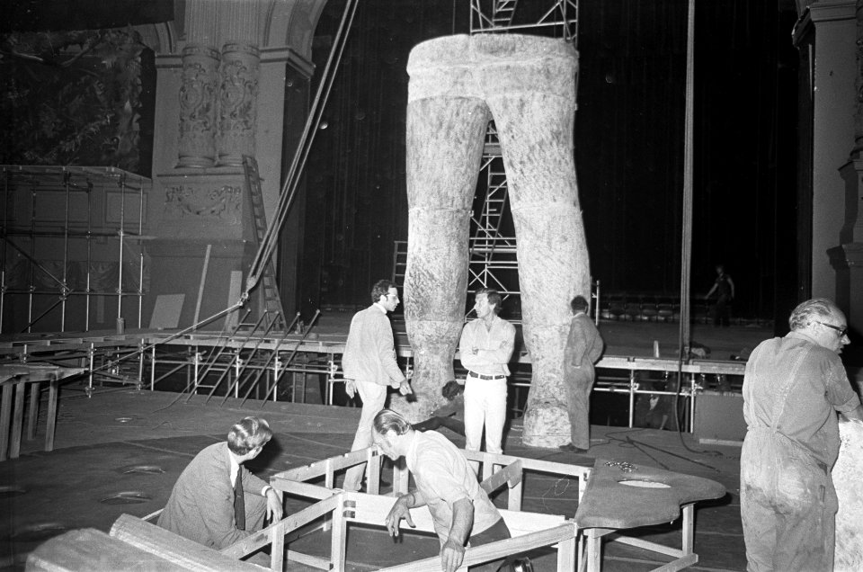 Voorbereiding van het opbouwen van een 11 m hoog beeld van Che Guevara, als deco, Bestanddeelnr 922-5349
