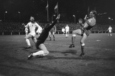 Voorlopig Nederlands elftal tegen Borussia 1-0, Nuninga belaagt keeper Danner, Bestanddeelnr 920-1747