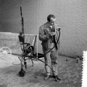 Voorbereiding tentoonstelling in Stedelijk Museum, Bestanddeelnr 912-1979