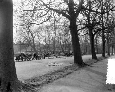 Voorjaar in Vondelpark tijdens middagpauze, Bestanddeelnr 908-3903