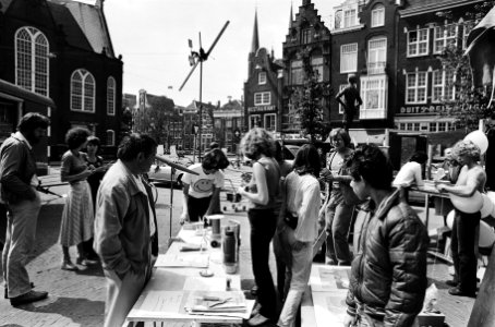 Voorlichtingsdag van de Stichting Milieudefensie op het Spui in Amsterdam over a, Bestanddeelnr 930-3281