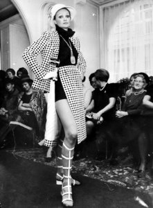 Voorjaar-zomermode 1971 uit Wenen, Bestanddeelnr 924-3559 (cropped)