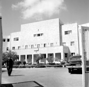 Voorkant van het gebouw van de Jewish Agency in Jeruzalem, Bestanddeelnr 255-2249 photo