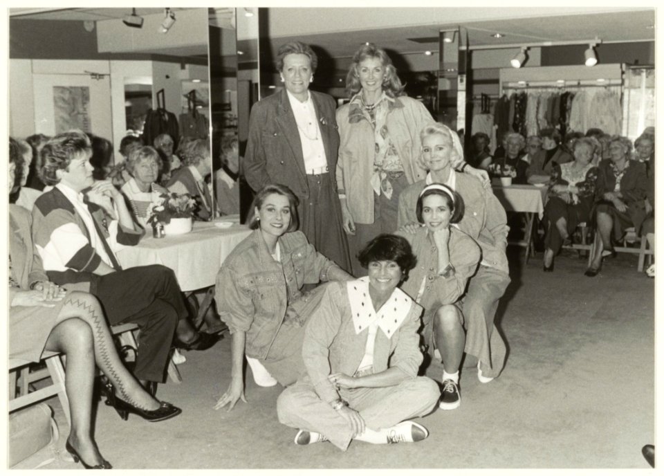 Voorjaarsshow bij van Vastenhoven. Ostadestraat 2-6. NL-HlmNHA 54031529