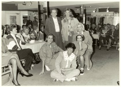 Voorjaarsshow bij van Vastenhoven. Ostadestraat 2-6. NL-HlmNHA 54031529