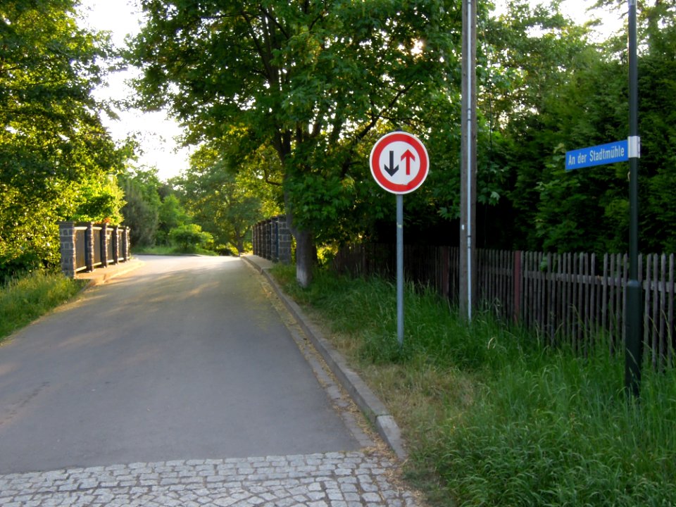 Vorrangregelung an der Mühlbrücke in Markkleeberg im Mai 2018