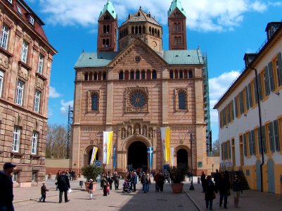 Vorderansicht Dom zu Speyer 08 04 2012