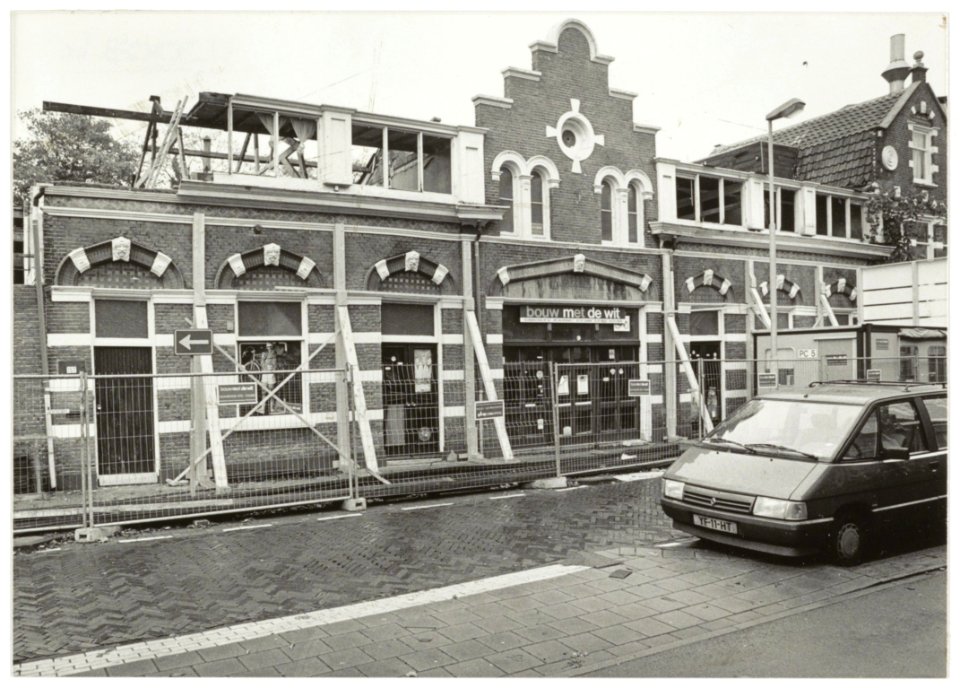 Voormalig pand van rijwielhandel Huib Wielders wordt verbouwd tot automatenhal en ruimtes voor pooltafels (flamengo Centre) Rozenstraat 157-159. NL-HlmNHA 54036125