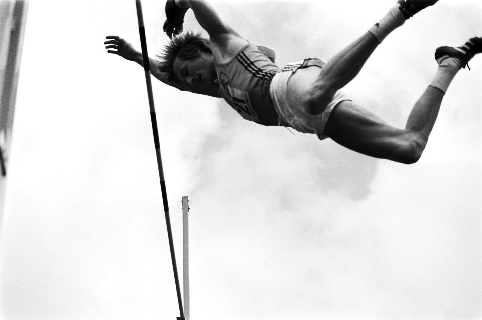 Voorronden Europa Cup Atletiek. Tienkamp heren Altjo Schutter tijdens het polss, Bestanddeelnr 929-2879