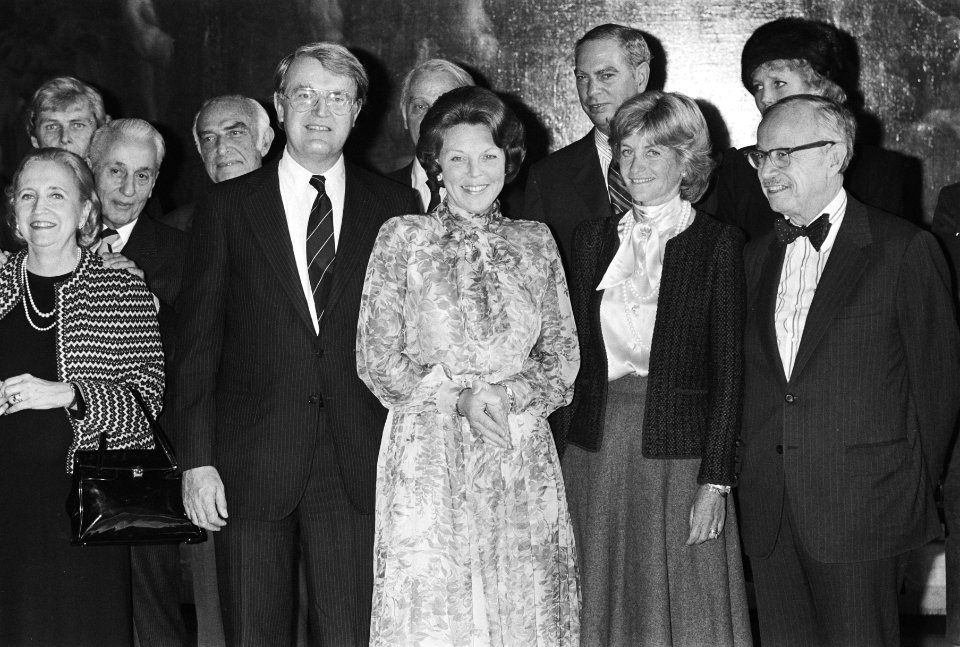 Voormalig VN-ambassadeur William J. van den Heuvel (l) met echtgenote, rechts pr, Bestanddeelnr 932-3646