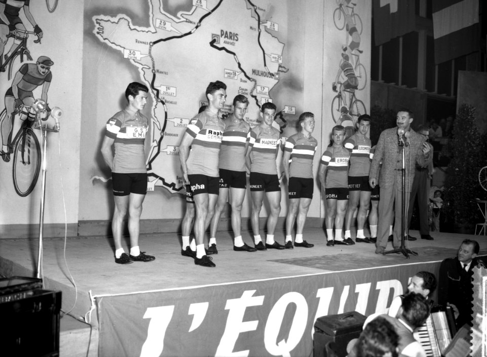 Vorbereiding Tour de France in Mulhouse (Frankrijk) voorstelling van de ploeg in, Bestanddeelnr 910-4635