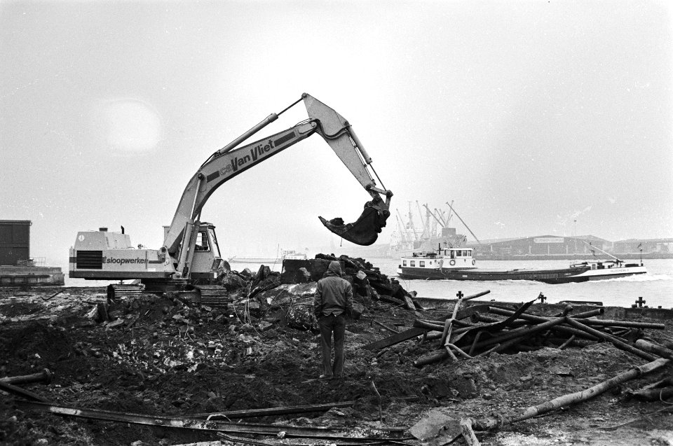 Voormalig terrein van ADM aan Meeuwenlaan in Amsterdam-Noord wordt bouwrijp gema, Bestanddeelnr 931-9812