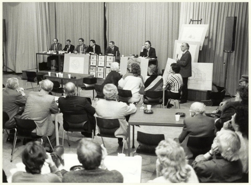 Voorlichtingsbijeenkomst in de koepelgevangenis. NL-HlmNHA 54020939