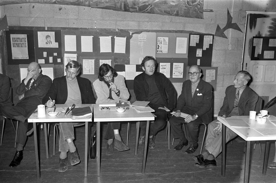 Voorlichtingsavond over volkstelling in de Pijp, Amsterdam v.r.n.l. Treumann, Va, Bestanddeelnr 924-2790