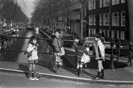 Voorjaar in de stad kinderen, Bestanddeelnr 922-2727 photo