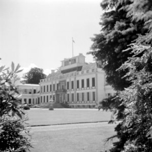 Voorgevel van het paleis, Bestanddeelnr 255-7908
