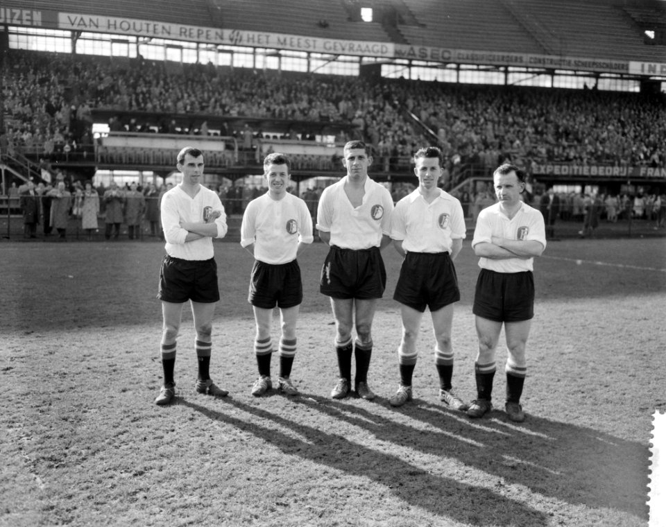 Voorhoede van Feyenoord, vlnr Moulijn, Meijers, Van der Gijp, Schouten en Ri, Bestanddeelnr 911-0957