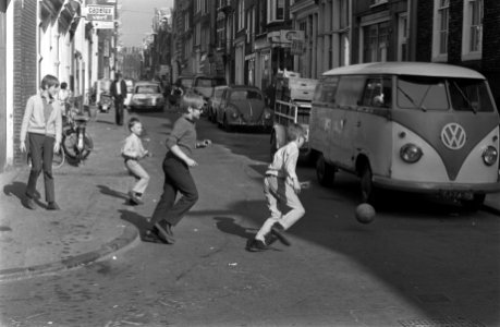 Voorjaar in de stad, kinderen, Bestanddeelnr 922-2726