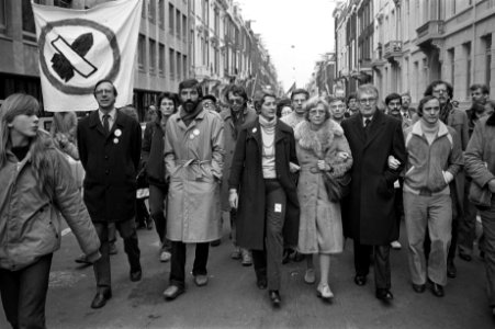 Voorste rij van links naar rechts Laurens Jan Brinkhorst (D66), Max van den Berg, Bestanddeelnr 931-8149
