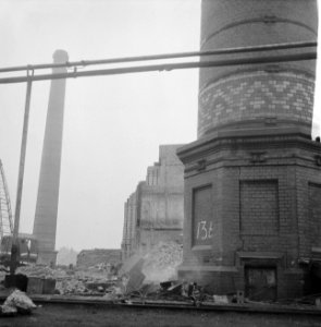 Voorspringen van schoorstenen bij Westergasfabriek De schoorsteenkolommen, Bestanddeelnr 913-2875