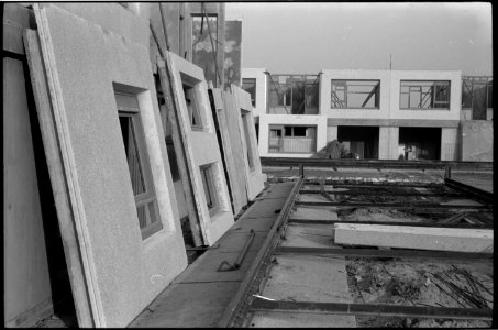 Voor montage klaarstaande wanden Dura-Coignet Rotterdam eo 1961