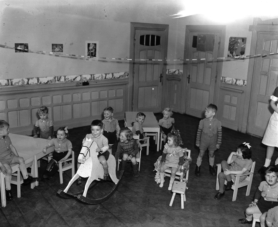 Voorjaar 't Kabouterhuis te Amsterdam, Bestanddeelnr 902-6811