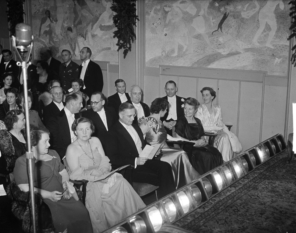 Voorste rij met koningin Juliana, Bestanddeelnr 903-7651
