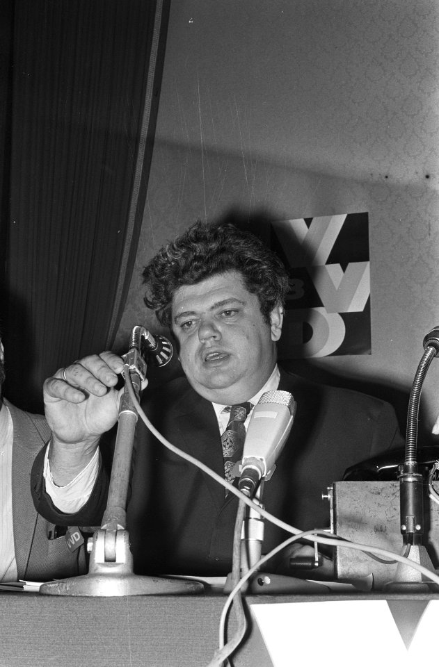 Vonhoff aan het woord op de bijeenkomst van de VVD in Krasnapolsky te Amsterdam, Bestanddeelnr 924-5024