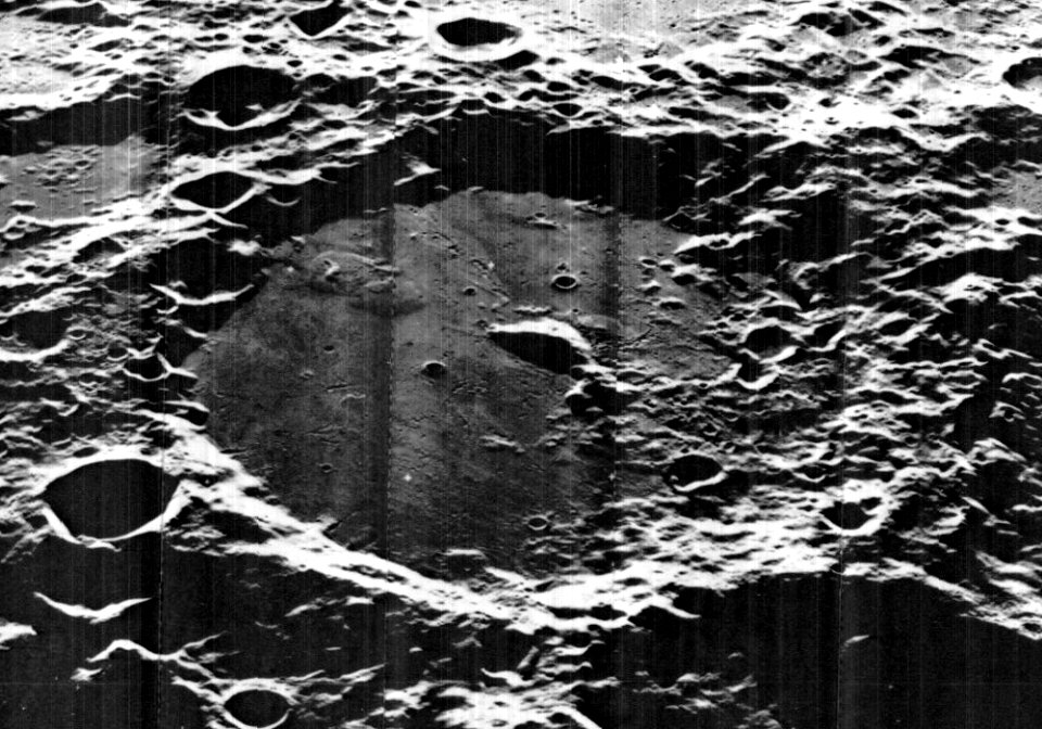 Von Kármán crater 5065 med