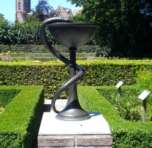 Voorhout kunstwerk aesculaap-teken