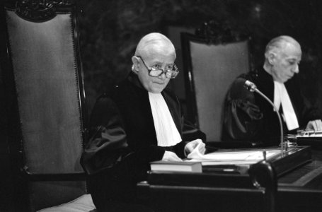 Voor Hoge Raad in Den Haag advocaat-generaal mr. J. Remmelink visie op zaak Ment, Bestanddeelnr 931-1696