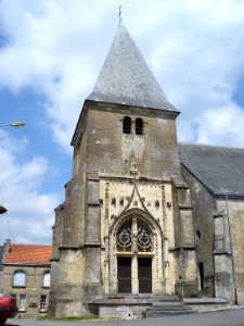Voncq (Ardennes) église, porche et tour