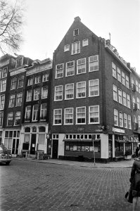 Voor metro te slopen panden in Nieuwmarktbuurt exterieur Cafe t Hoekje Om (acti, Bestanddeelnr 927-7762