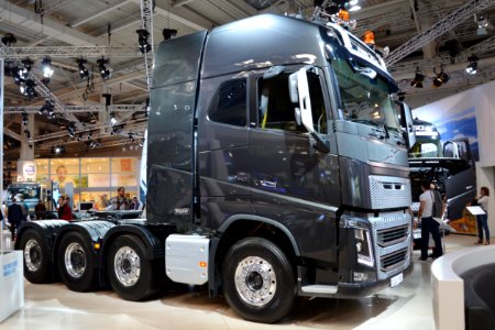 Volvo FH 16 8x4 2014. Spielvogel 3