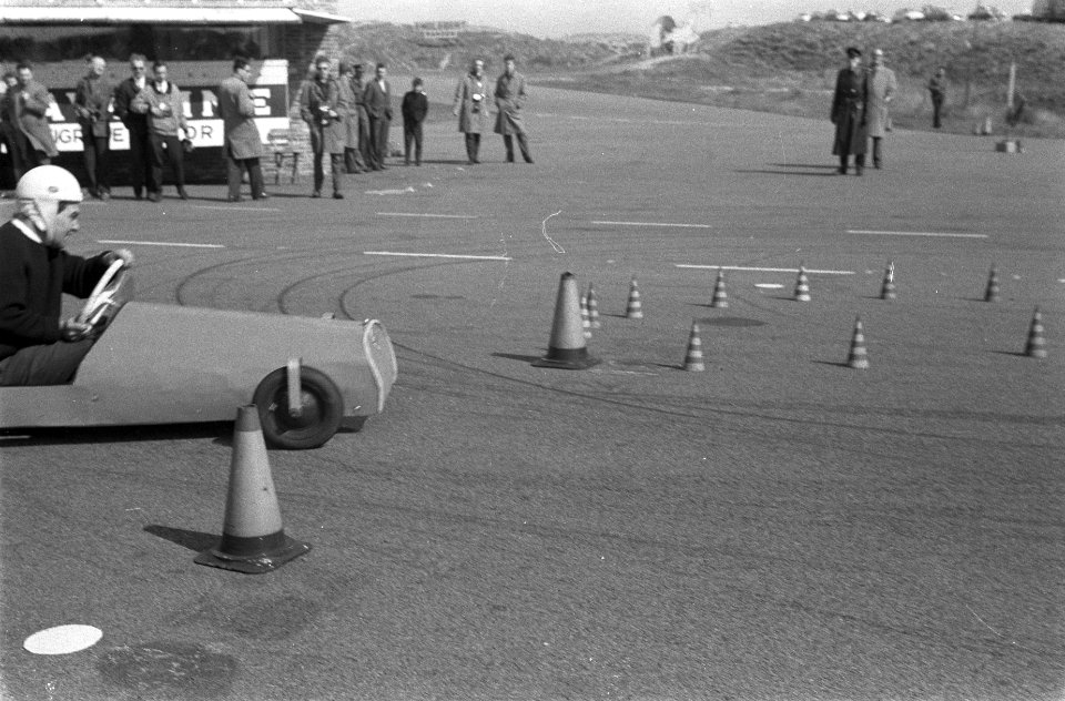 Voor de eerste maal in Nederland skelterraces op het circuit van Zandvoort, Bestanddeelnr 911-1762