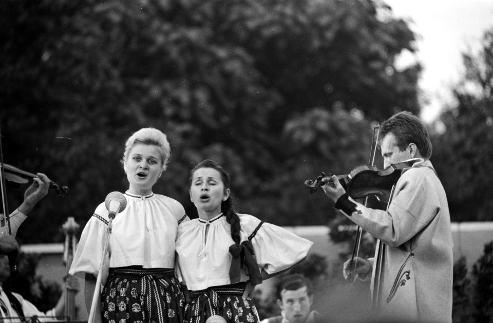 Vondelparkfeesten. De Tsjechische goep Vysokolsky Souke Zdenka Nejudleko . Zan, Bestanddeelnr 921-5001