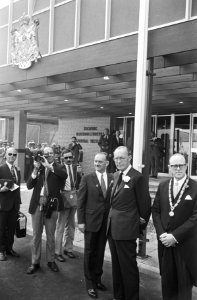 Vooraan v.l.n.r. Coenen (voorzitter Koninklijke Algemene Vereniging voor bloemb…, Bestanddeelnr 924-5379