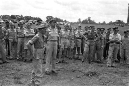 Voor een groot aantal militaire autoriteiten en belangstellenden heeft majoor A., Bestanddeelnr 53