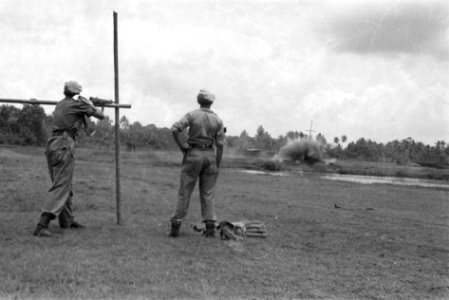 Voor een groot aantal militaire autoriteiten en belangstellenden heeft majoor A., Bestanddeelnr 42