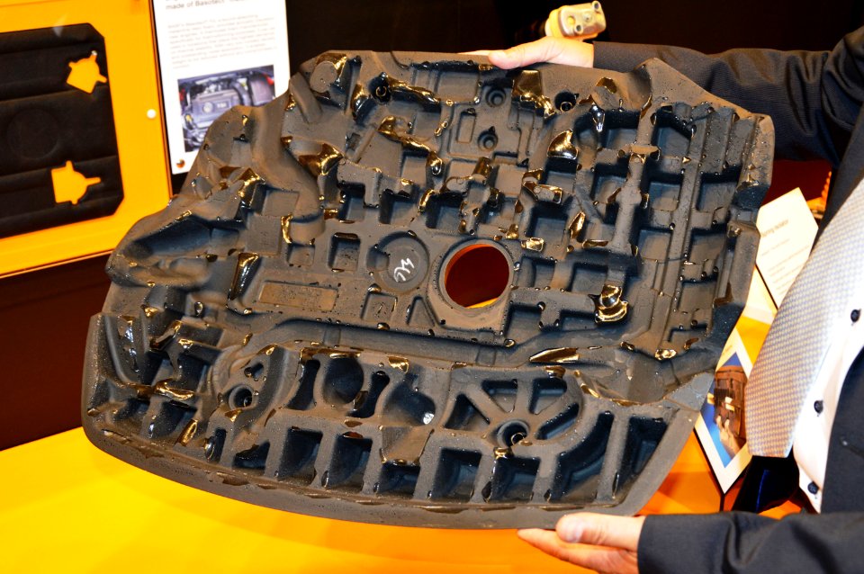 Volvo engine cover from BASF. Spielvogel2