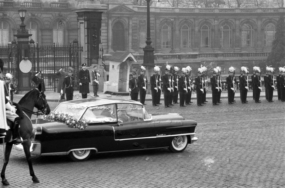 Vorstelijk huwelijk te Brussel, rijtoer na het huwelijk, Bestanddeelnr 911-8787